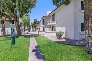 Tides on Mcdowell in Phoenix, AZ - Foto de edificio - Building Photo