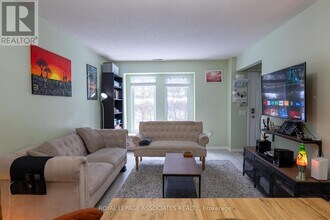900 Steeles Ave W in Toronto, ON - Building Photo - Building Photo