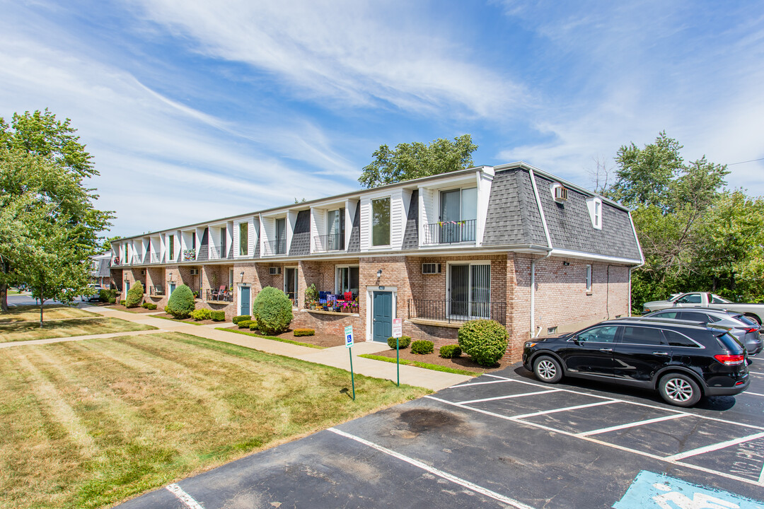 Emerson Square Apartments in Amherst, NY - Building Photo