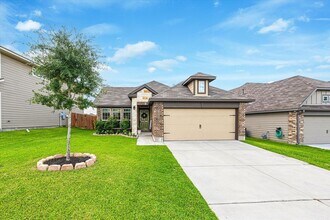 155 Emery Oak Way in Huntsville, TX - Building Photo - Building Photo