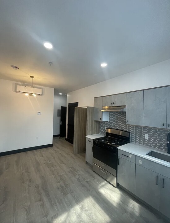 12 Thomas St, Unit 3E in Newark, NJ - Building Photo