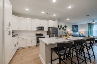 Madison Oaks in Savannah, GA - Foto de edificio - Building Photo