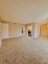 Normandy Apartments in Kansas City, KS - Foto de edificio - Building Photo