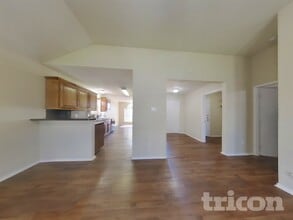 621 Babbling Brook Dr in Saginaw, TX - Foto de edificio - Building Photo