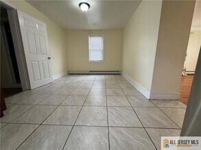117 New St in Woodbridge, NJ - Building Photo - Building Photo