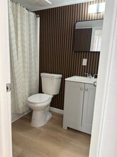 17927 Lakeshore Blvd in Cleveland, OH - Foto de edificio - Building Photo