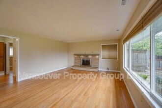 2218 E 18th St in Vancouver, WA - Foto de edificio - Building Photo