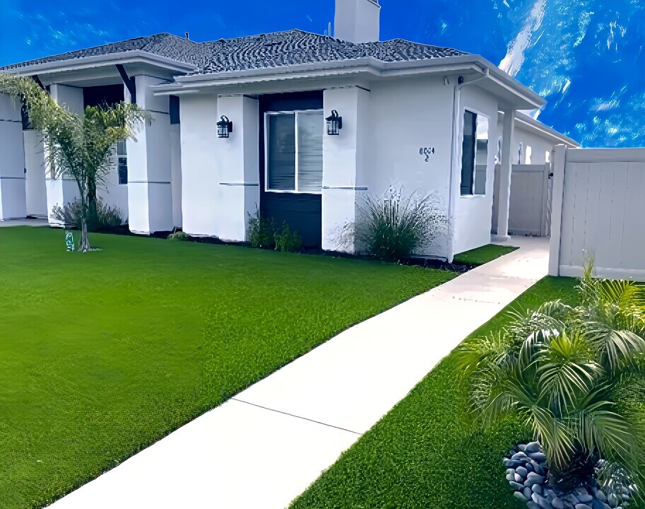 8014 Shadow Hill Dr in La Mesa, CA - Building Photo