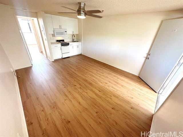 property at 2860 Waialae Ave