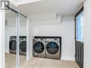 2685 Windjammer Rd in Mississauga, ON - Building Photo - Building Photo