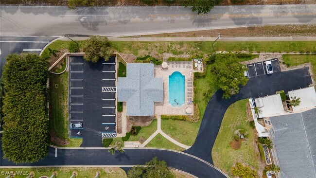 760 Wiggins Lake Dr in Naples, FL - Building Photo - Building Photo