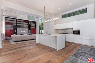 614 Westmount Dr in West Hollywood, CA - Building Photo - Building Photo