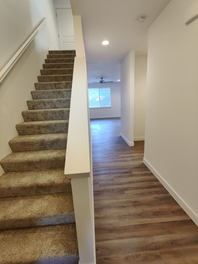 386 Bedrock Loop in West Richland, WA - Building Photo - Building Photo