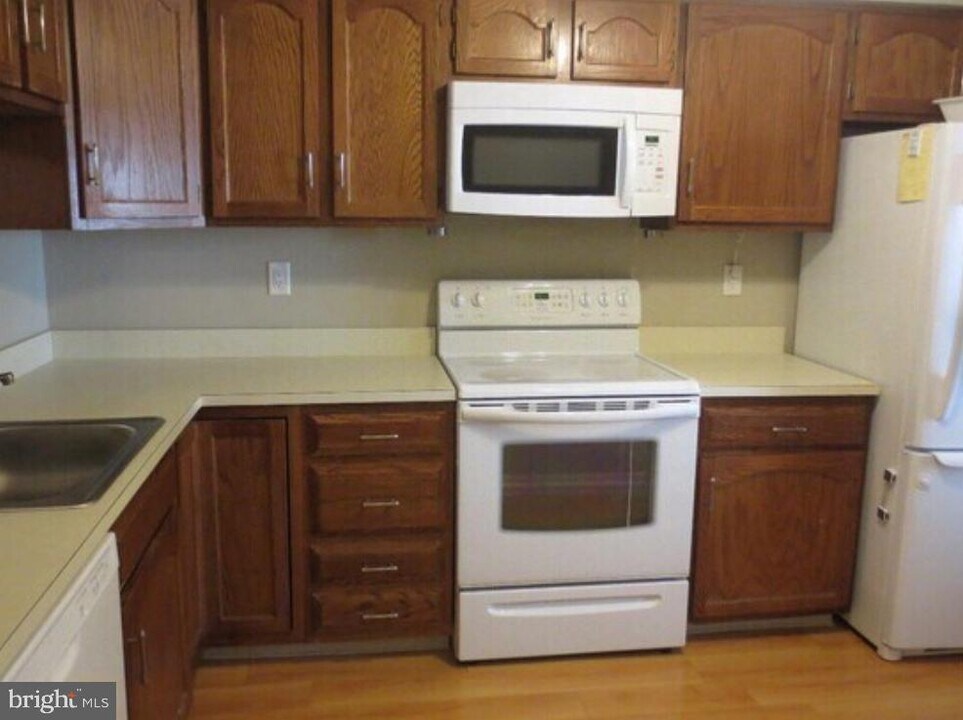 526 Willow Turn in Mount Laurel, NJ - Building Photo