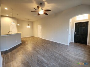 1115 Creekside Orchard in New Braunfels, TX - Foto de edificio - Building Photo