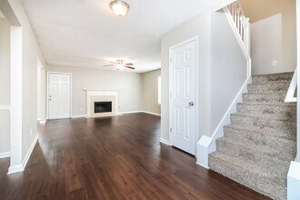 4415 Pipestone Pl, Unit 204 in Douglasville, GA - Foto de edificio - Building Photo