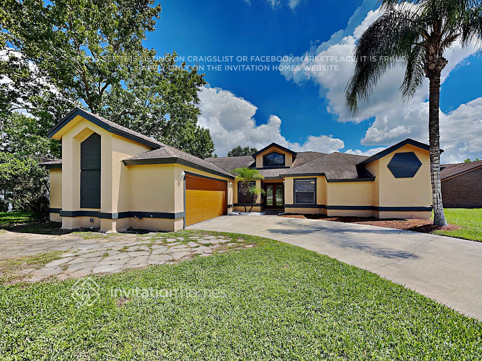 1737 Grand Oak Dr in Apopka, FL - Building Photo