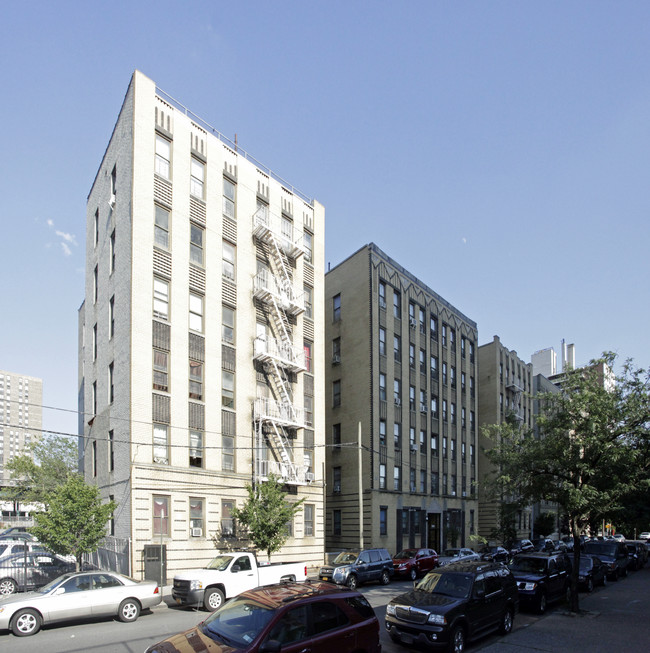 2418 Olinville Ave in Bronx, NY - Building Photo - Building Photo