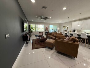 56 Sabal Ct in Royal Palm Beach, FL - Building Photo - Building Photo