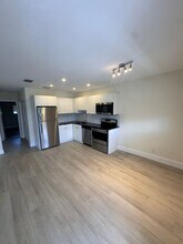 615 NE 26th St in Wilton Manors, FL - Building Photo - Building Photo