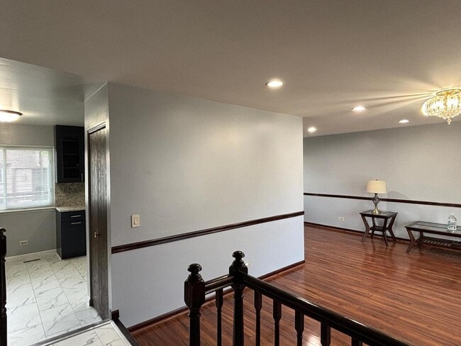 2015 Williamsburg Dr in Streamwood, IL - Building Photo - Building Photo