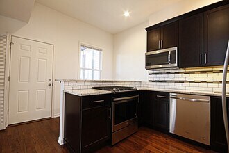 2333 W Montana St in Chicago, IL - Building Photo - Building Photo