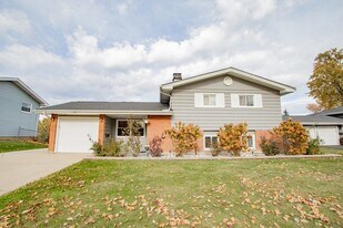 720 Durham Ln in Hoffman Estates, IL - Building Photo