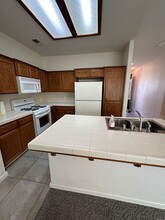 2071 W Rio Hondo Way in Hanford, CA - Building Photo - Building Photo