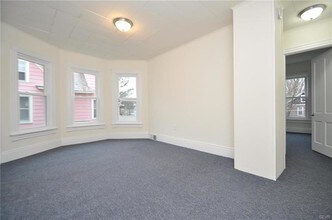 121 Ridgeway St-Unit -B in East Stroudsburg, PA - Foto de edificio - Building Photo