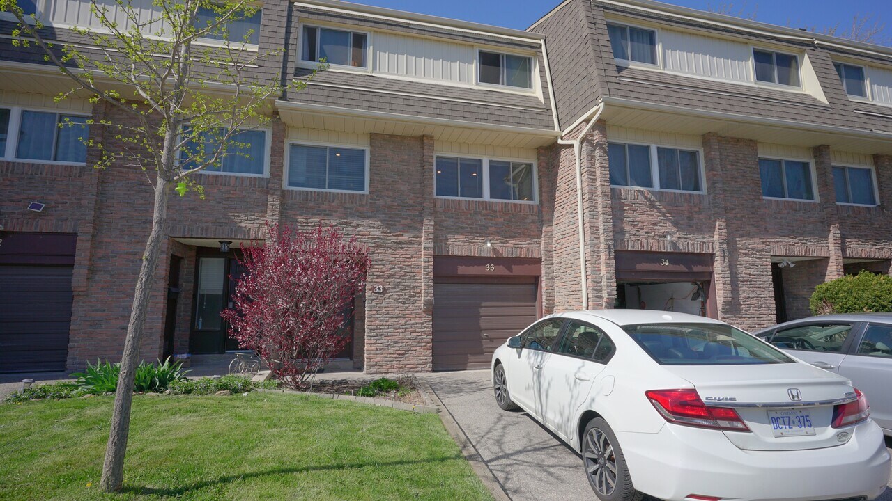 7430 Copenhagen Rd in Mississauga, ON - Building Photo