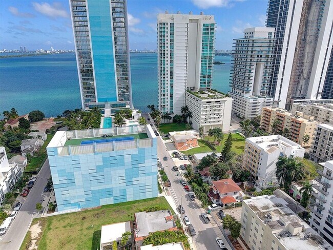 471 NE 25th St, Unit 503 in Miami, FL - Foto de edificio - Building Photo