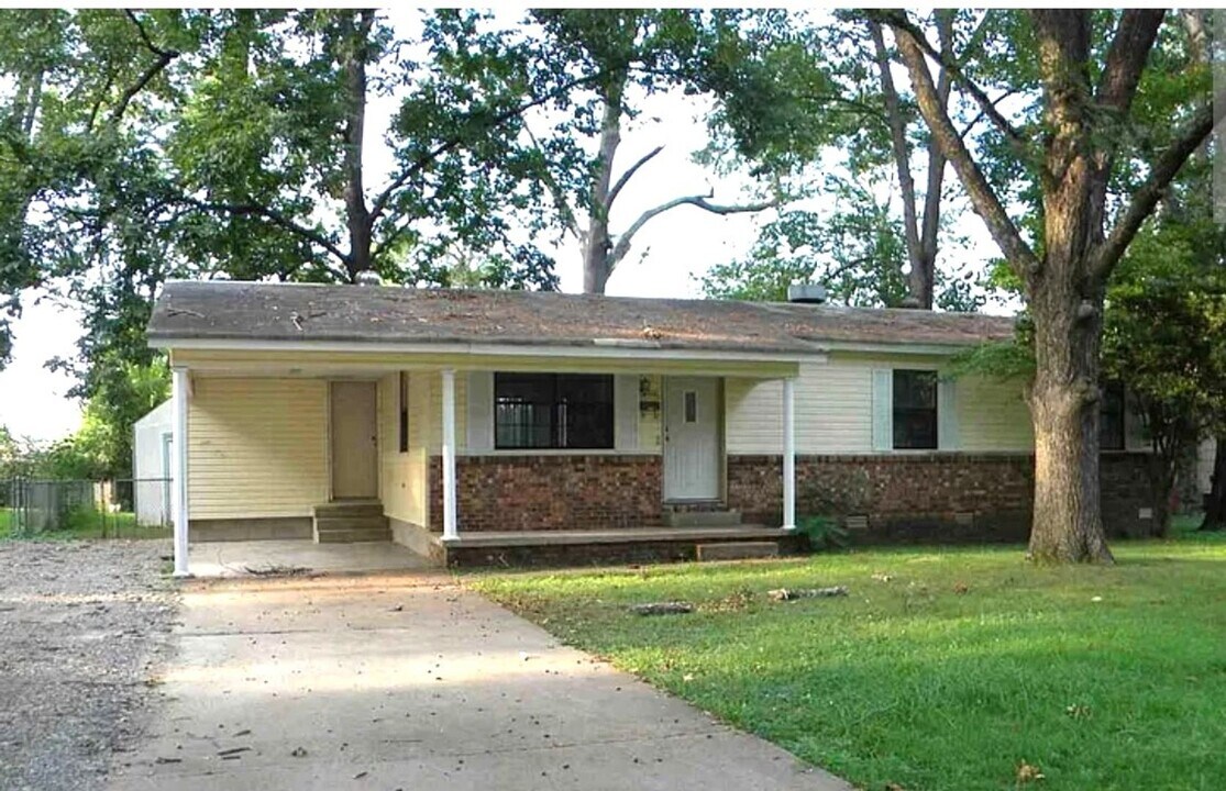 106 Chrisp Ave in Searcy, AR - Building Photo