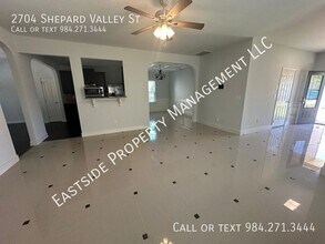 2704 Shepherd Valley St in Raleigh, NC - Foto de edificio - Building Photo