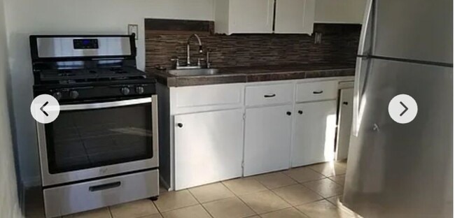 1352 S Dunsmuir Ave in Los Angeles, CA - Building Photo - Building Photo