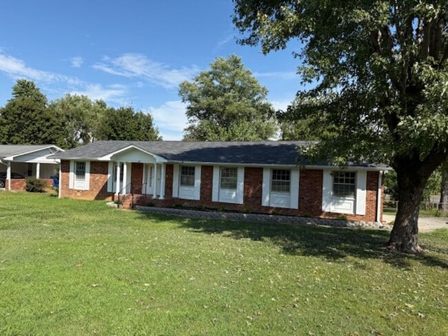 2100 Eugenia Ave NW in Cleveland, TN - Building Photo - Building Photo