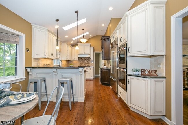 102 Mohawk Rd in Millburn, NJ - Building Photo - Building Photo