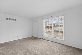 3557 High Dr in St. Ann, MO - Building Photo - Building Photo