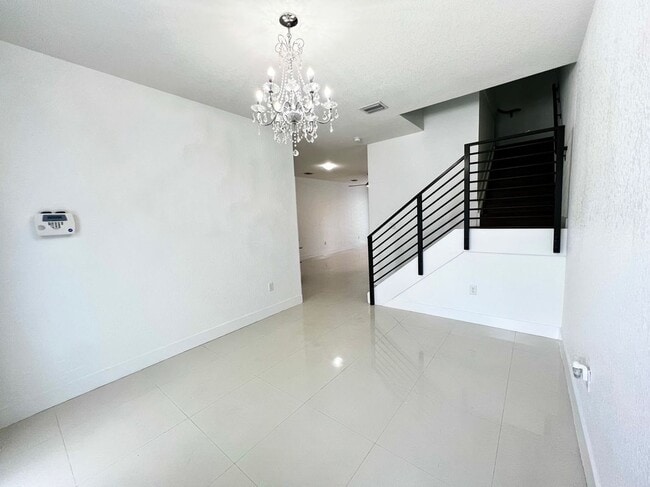 492 SW 91st Pl in Miami, FL - Building Photo - Building Photo