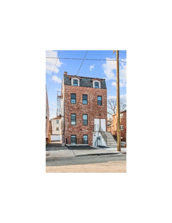 585 BRAMHALL AVENUE in Jersey City, NJ - Building Photo