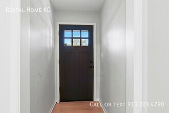 5906 W 75th Terrace in Prairie Village, KS - Building Photo - Building Photo