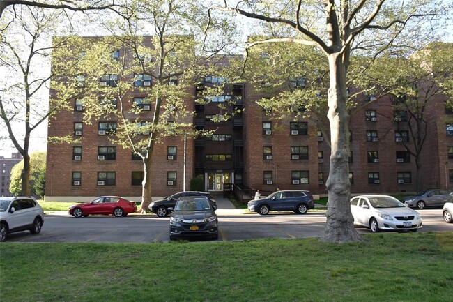 212-03 75th Ave in Queens, NY - Building Photo - Building Photo