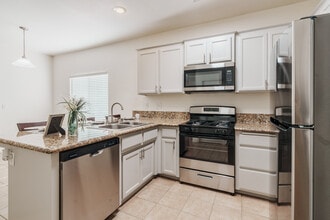 Old River Place in Bakersfield, CA - Foto de edificio - Interior Photo