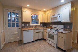 221 School St, Unit L in Acton, MA - Building Photo - Building Photo