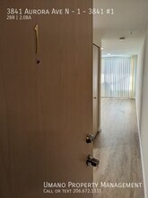 3841 Aurora Ave N in Seattle, WA - Building Photo - Building Photo