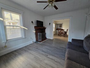 63 Pinckney St, Unit 1 in Somerville, MA - Foto de edificio - Building Photo