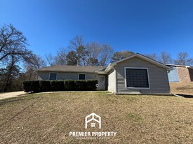 3012 Apple Valley Ln in Birmingham, AL - Building Photo