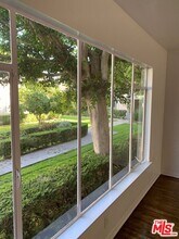 1218 Bronson Ave in Los Angeles, CA - Building Photo - Building Photo
