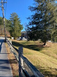 185 Gallimore Rd, Unit 185 Gallimore Rd Bldg. D in Brevard, NC - Foto de edificio - Building Photo