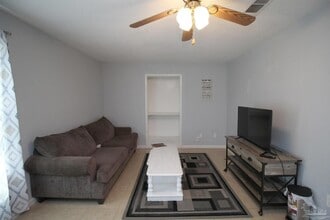 950 Coronado Dr in Gulf Breeze, FL - Foto de edificio - Building Photo