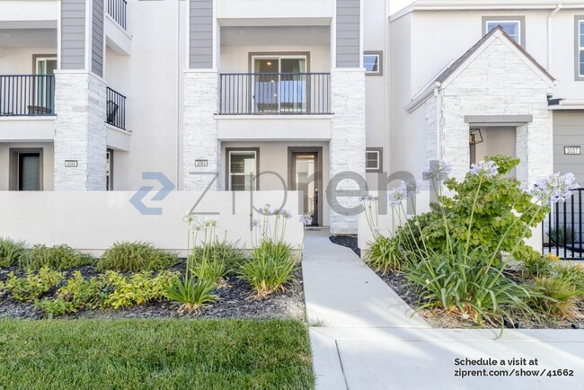 3063 Beaded Mist Walk in Sacramento, CA - Building Photo - Building Photo